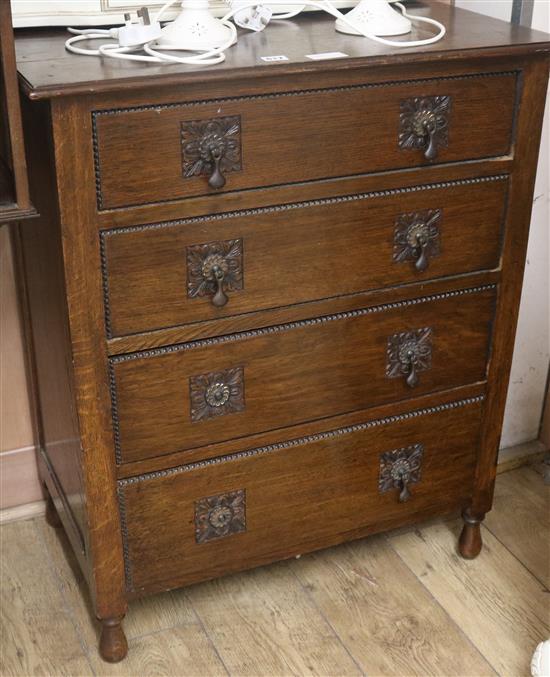 A small oak chest of drawers, W.76cm